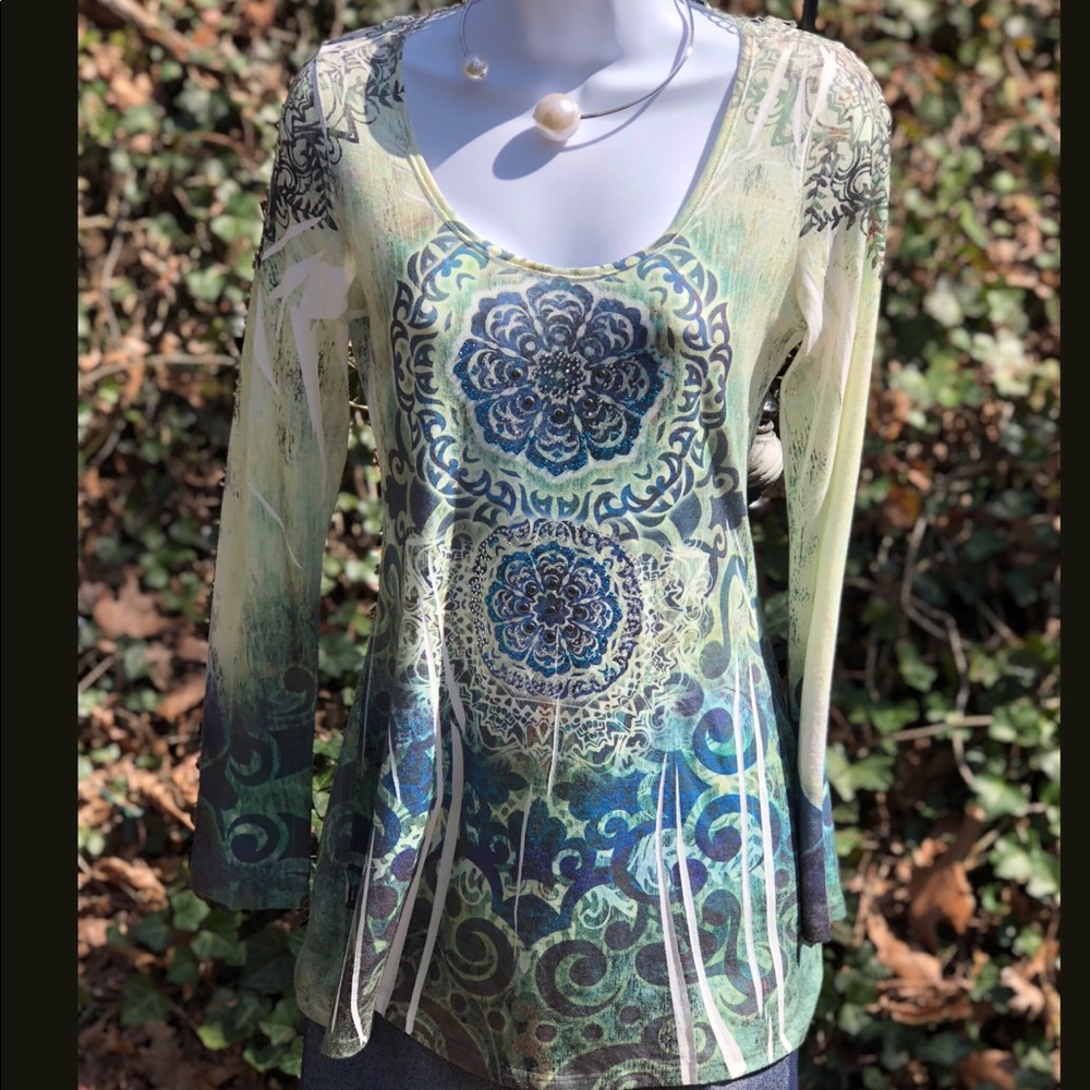 Beautiful Miss Match lightweight top NWOT